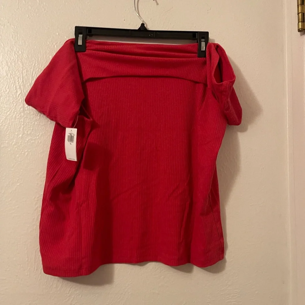 Old Navy Red Off the shoulder top, 3x and 2x - Picture 3 of 5
